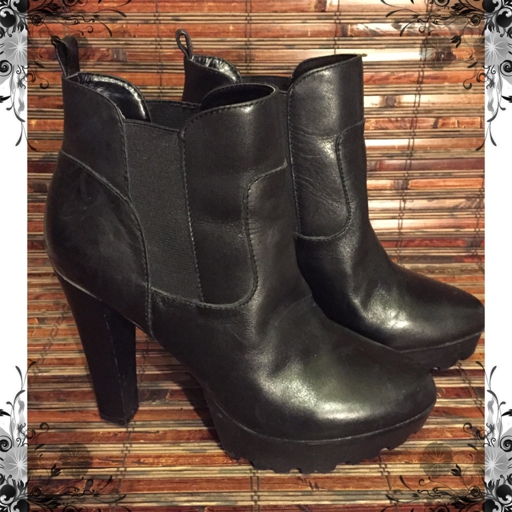 Guess High Heeled Booties -🛠Small Repair Needed🛠